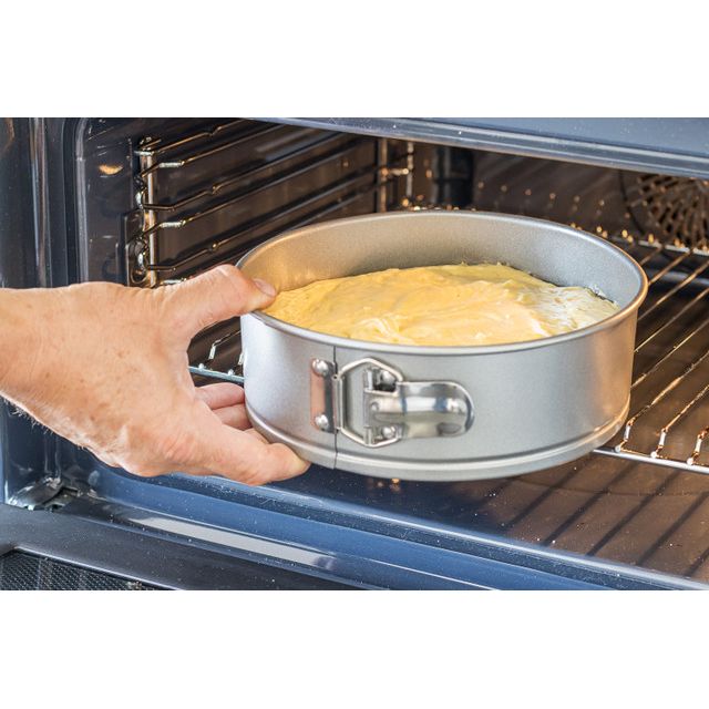 KitchenCraft Non-Stick Loose Base Springform Cake Pan 20cm