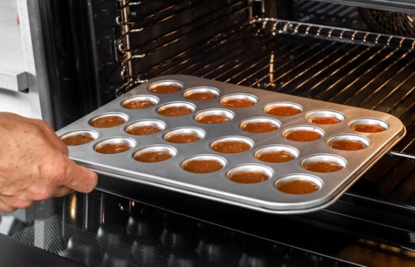 KitchenCraft Non-Stick Mini Twenty Four Hole Baking / Tart Pan - Image 3