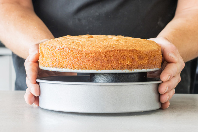 KitchenCraft Non-Stick Loose Base Sandwich Pan, 20cm - Image 6