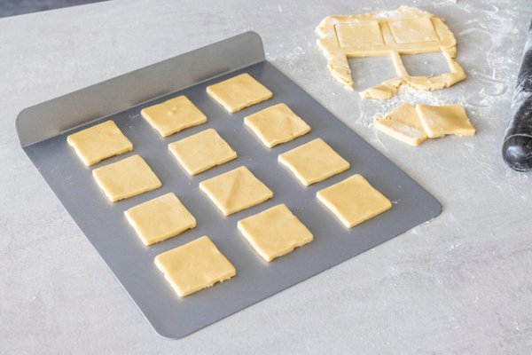 KitchenCraft Non-Stick Baking Sheet, 33.5cm x 32cm - Image 4