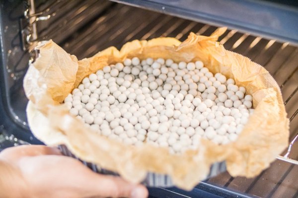 KitchenCraft Tub of Ceramic Baking Beans - 500g - Image 3