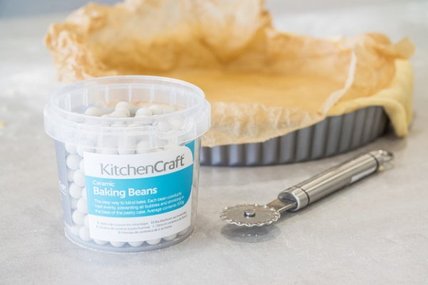 KitchenCraft Tub of Ceramic Baking Beans - 500g - Image 6
