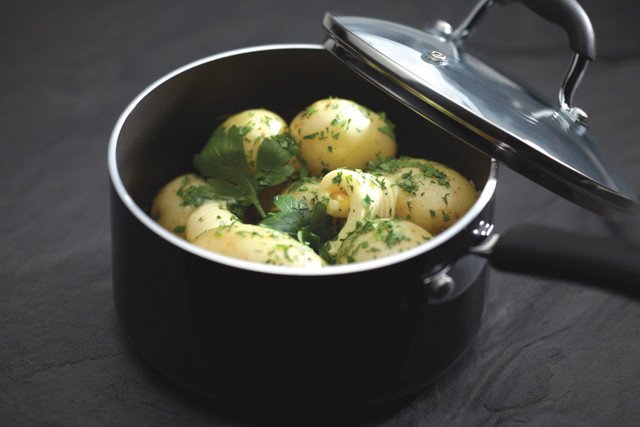 MasterClass Non-Stick Heavy Duty Saucepan 18cm - Image 5