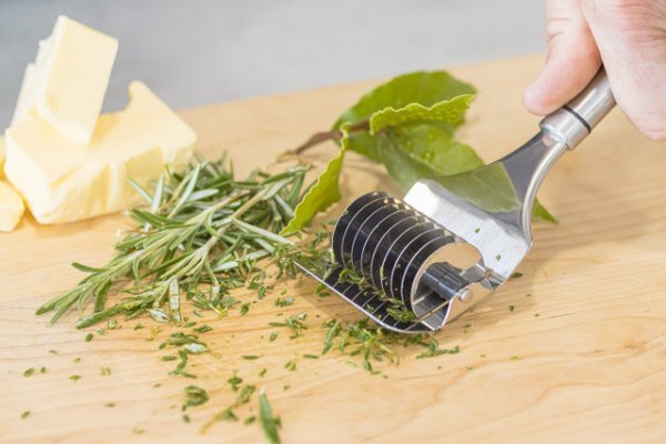 KitchenCraft Mint & Herb Cutter - Image 2
