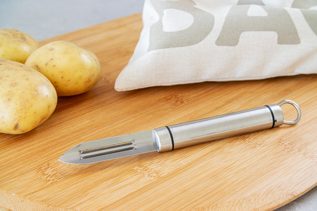 KitchenCraft Professional Stainless Steel Peeler - Image 4