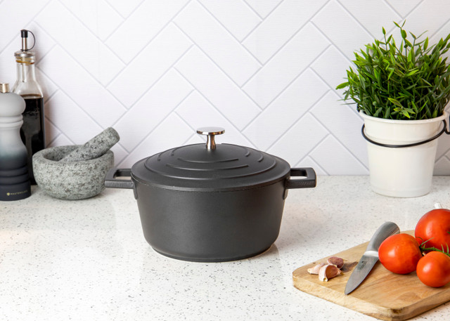 MasterClass Cast Aluminium Casserole Dish 2.5L Black - Image 7