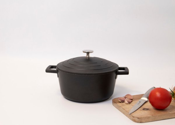 MasterClass Cast Aluminium Casserole Dish 4L Black - Image 6