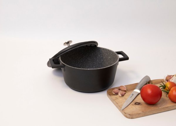 MasterClass Cast Aluminium Casserole Dish 2.5L Black - Image 11