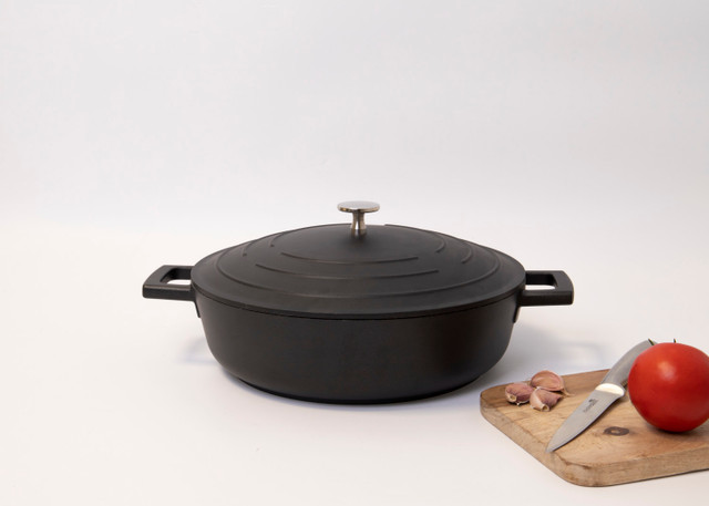 MasterClass Cast Aluminium Shallow Casserole Dish 4L Black - Image 10