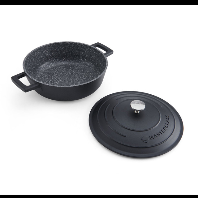 MasterClass Cast Aluminium Shallow Casserole Dish 2.5L Black - Image 3