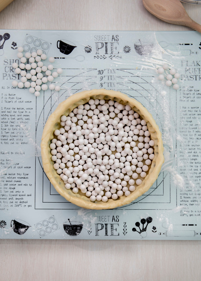 KitchenCraft Tub of Ceramic Baking Beans - 500g - Image 4