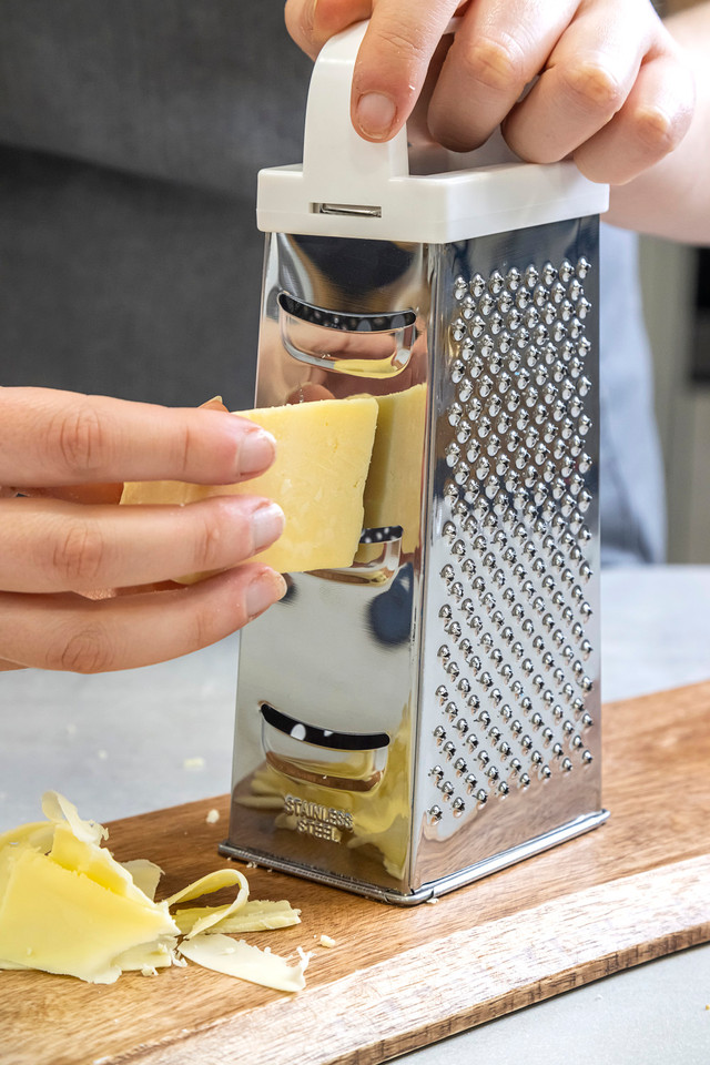 KitchenCraft Stainless Steel 20cm Four Sided Box Grater - Image 3