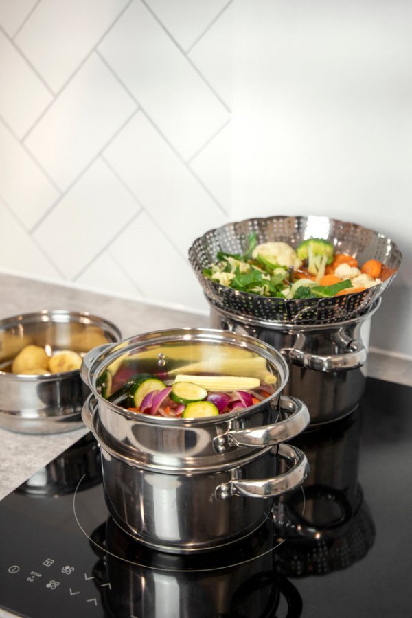 KitchenCraft Stainless Steel Collapsible Steaming Basket, 28cm - Image 3