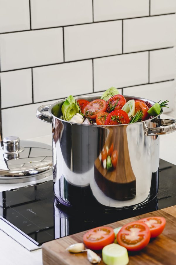 MasterClass Stainless Steel Stockpot 8.5L - Image 3