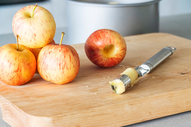 KitchenCraft Oval Handled Stainless Steel Apple Corer - Image 7